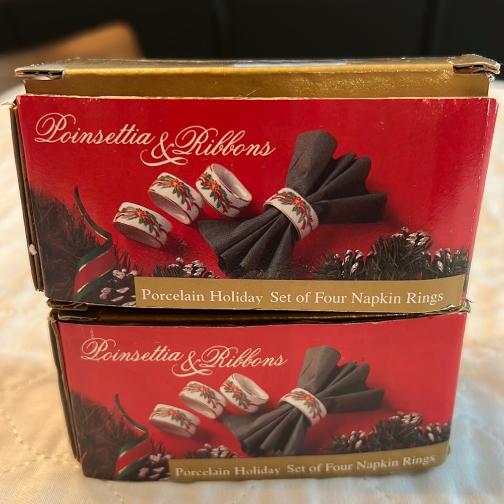 Vtg Christmas poinsettia & ribbon porcelain napkin rings w/original box set of 2